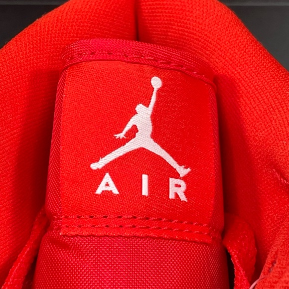 Air Jordan 1 Mid SE Mens Size 10 Basketball Sneakers Chili Red Shoes - Picture 9 of 12